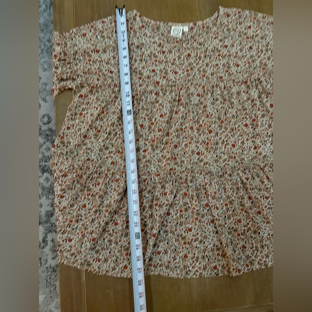 Elegant Floral Blouse - Cream and Brown - Picture 10 of 11
